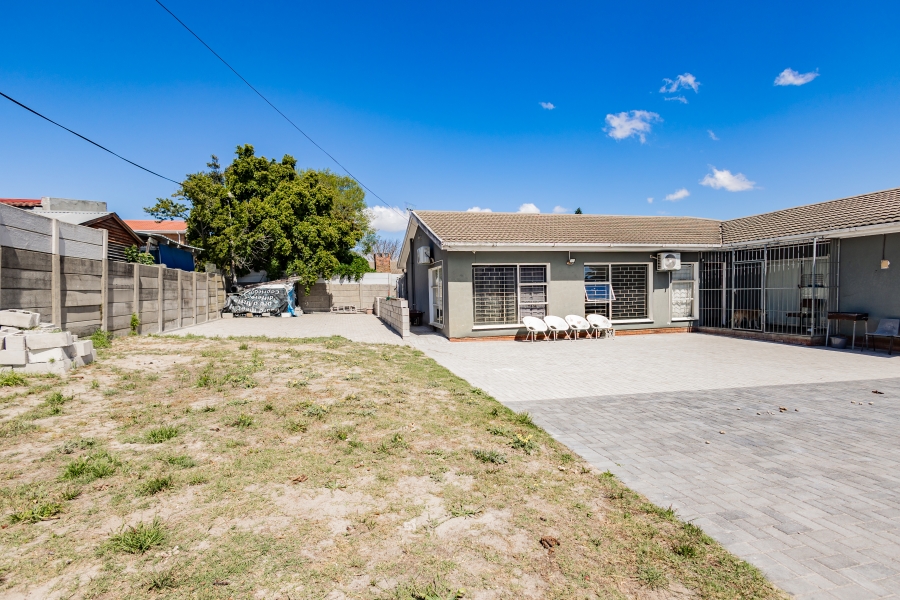 3 Bedroom Property for Sale in St Dumas Western Cape
